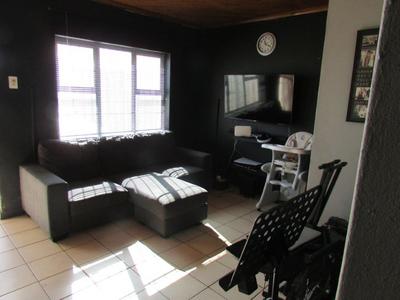 Duplex For Sale in Bonteheuwel, Cape Town