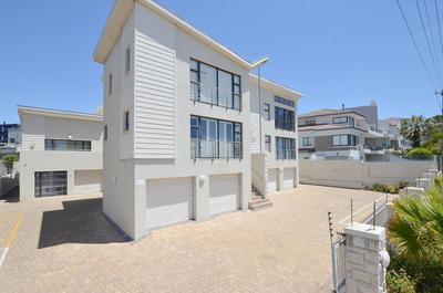 Apartment / Flat For Sale in Waves Edge, Cape Town